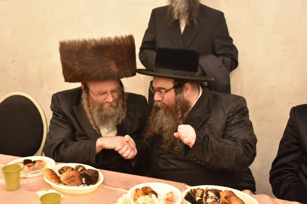 תיעוד: האדמו"ר מזידיטשויב - ביתר אירס את בנו עם בת הרבי מספינקא