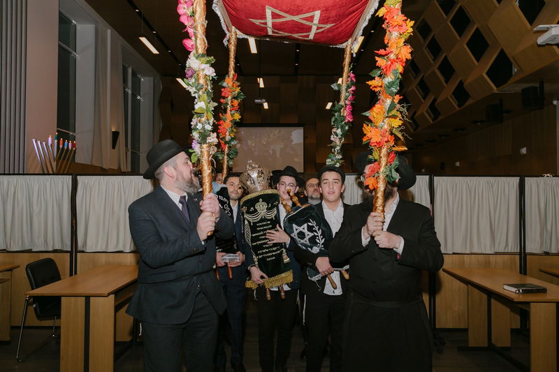 מזרח מוסקבה: הכנסת ס"ת בקמפוס • תיעוד