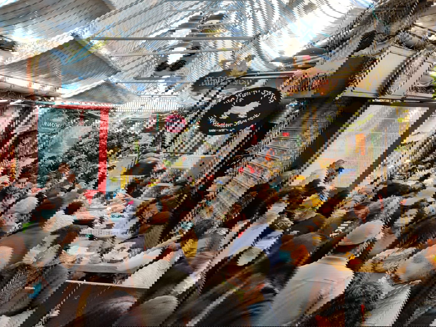 רגע לפני הסגר, שוק מחנה יהודה עמוס ביום שישי