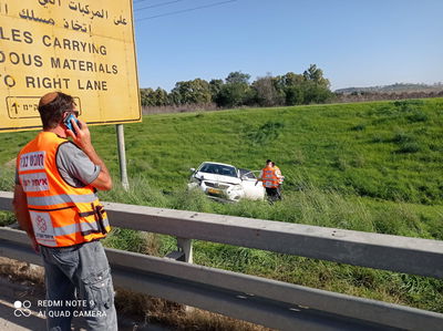 חיסול בכביש 6, בין שיירה של ניידות משטרה