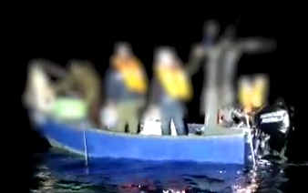 כך חילצו השוטרים 4 דייגים שנסחפו ללב ים