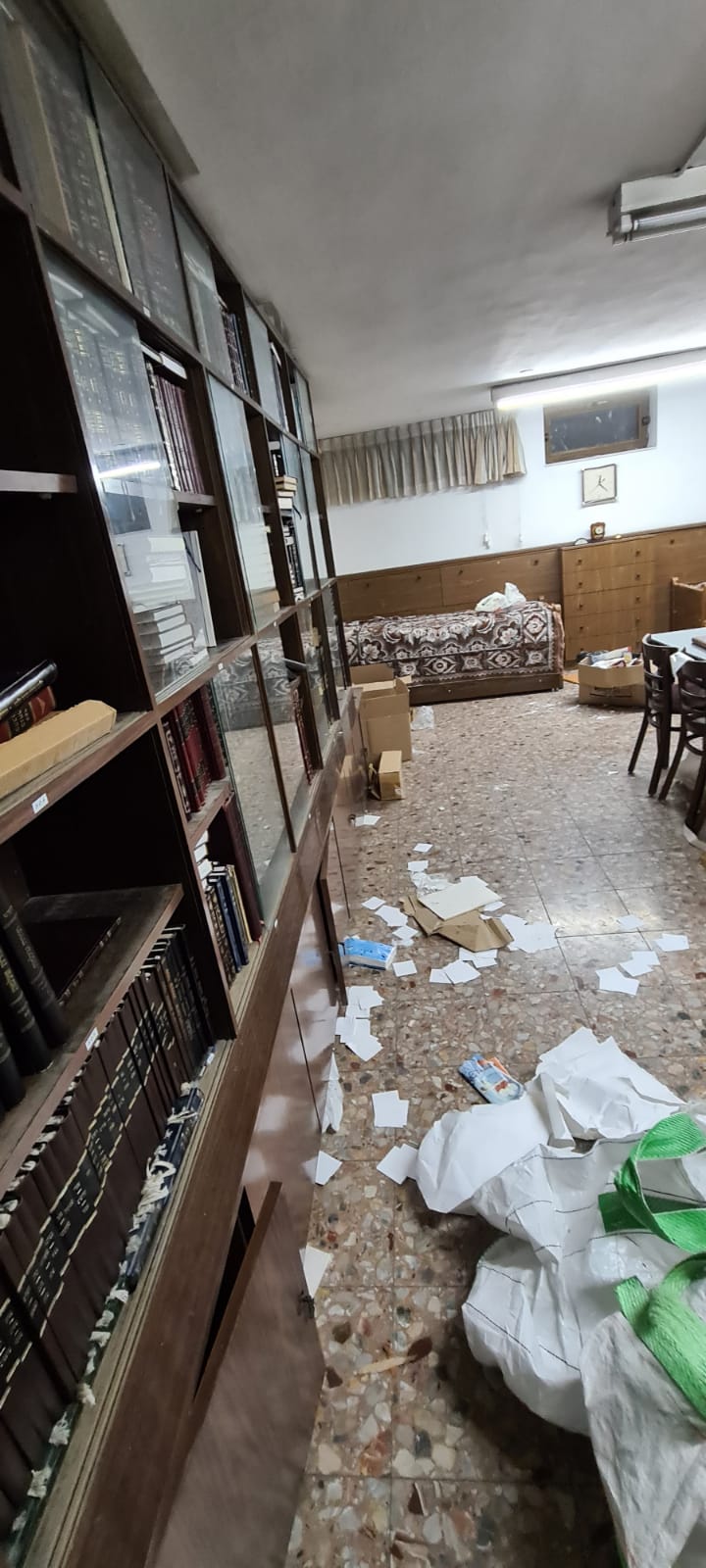 דירת האדמו"רים נפרצה ונגנבו ממנה חפצים וספרים יקרים