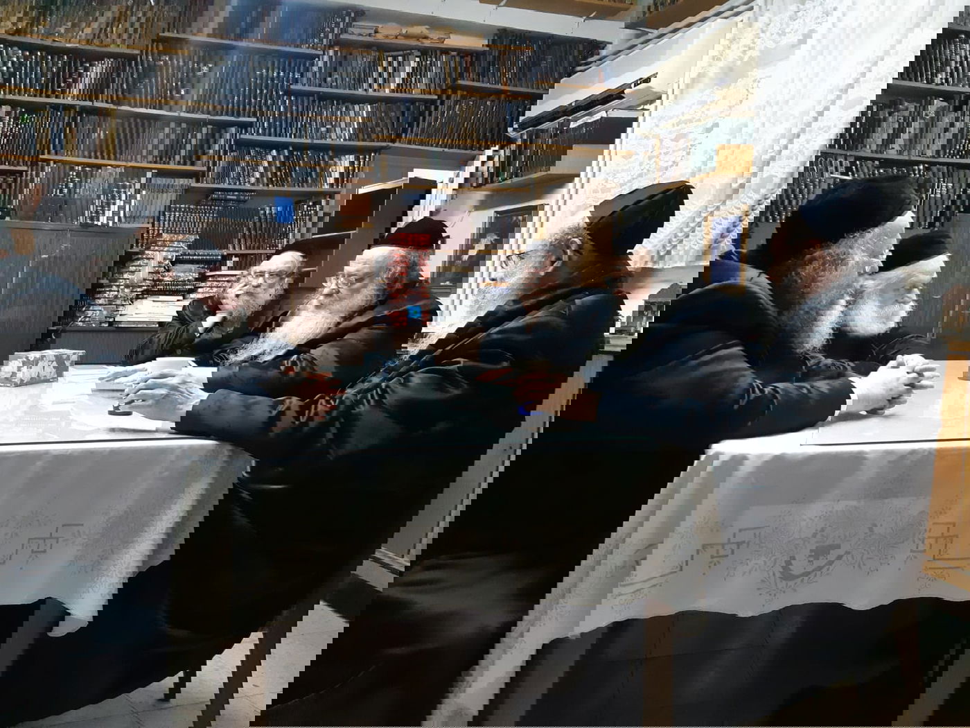 בני הפני מנחם במחאה: בני בליעל פרצו והשמיעו דברי בלע