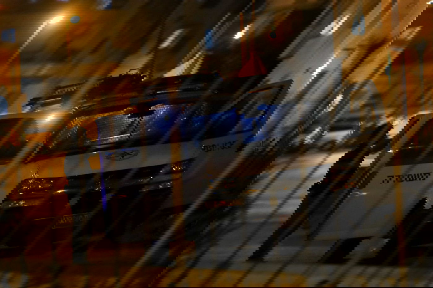 ניידת משטרה בציר בר אילן, אמש