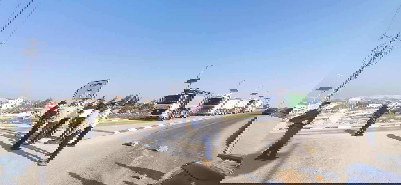 חרדים, מתיישבים וערבים הפגינו: די לסירחון