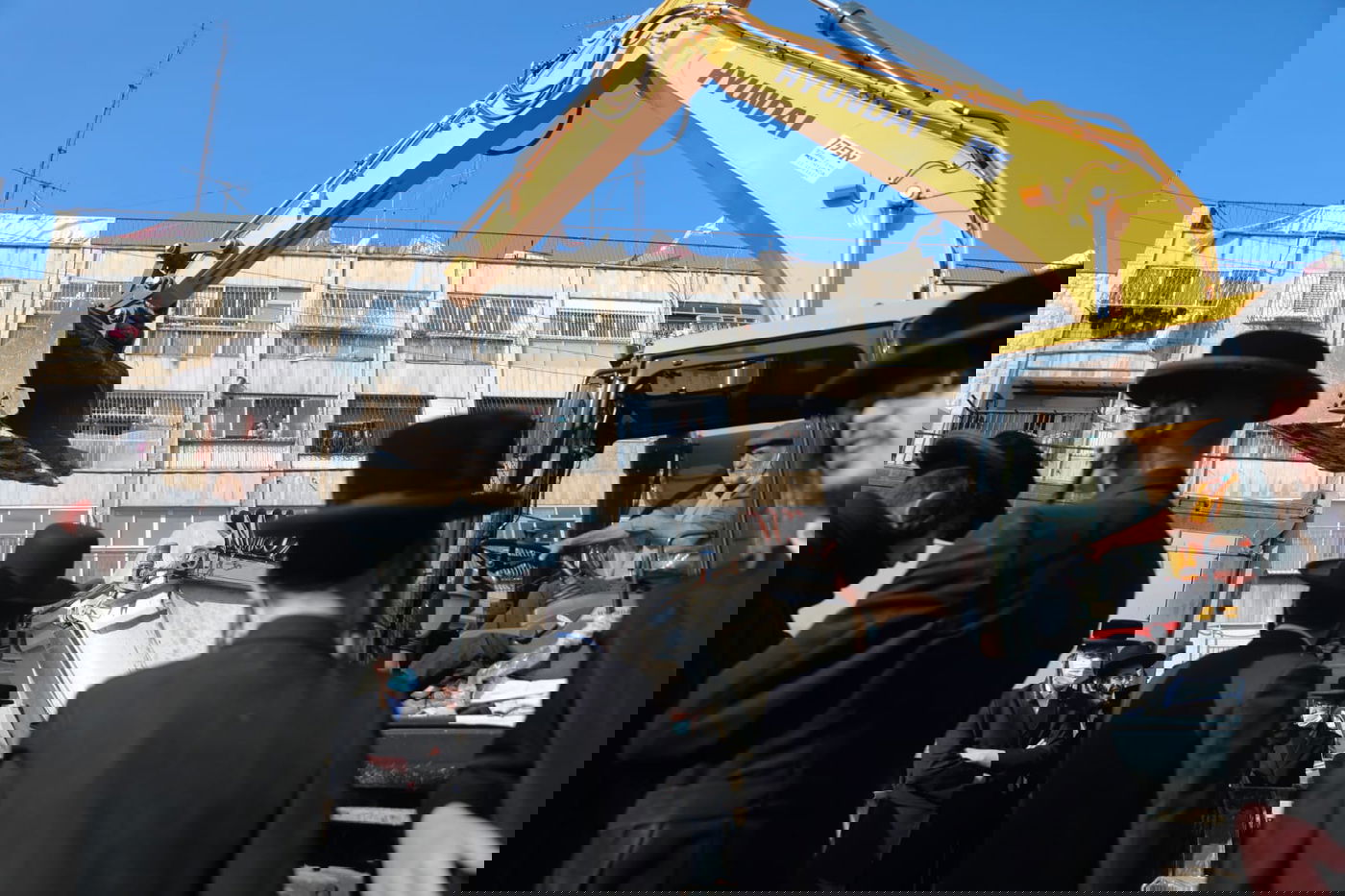 הקיצונים הפכו את גדר הבטיחות על ילד שעבר באזור