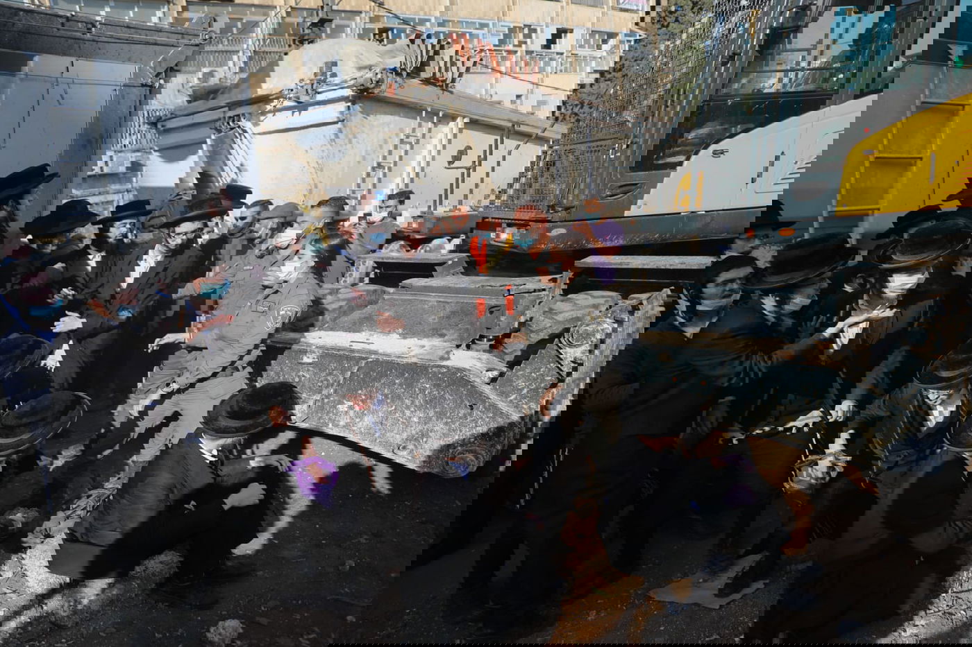 הקיצונים הפכו את גדר הבטיחות על ילד שעבר באזור