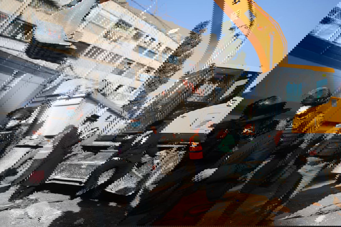 הקיצונים הפכו את גדר הבטיחות על ילד שעבר באזור