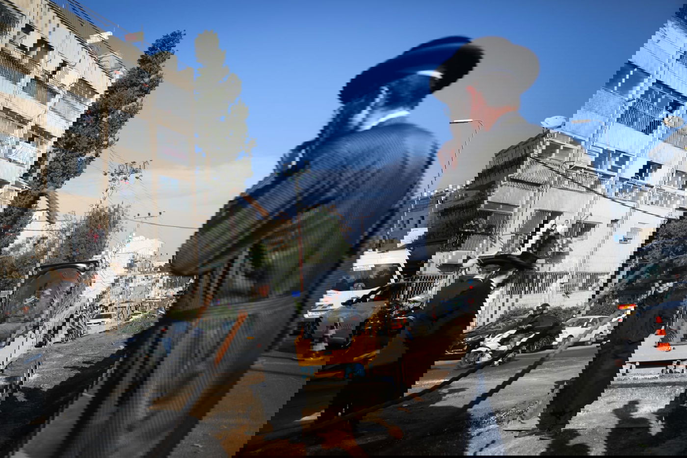 הקיצונים הפכו את גדר הבטיחות על ילד שעבר באזור