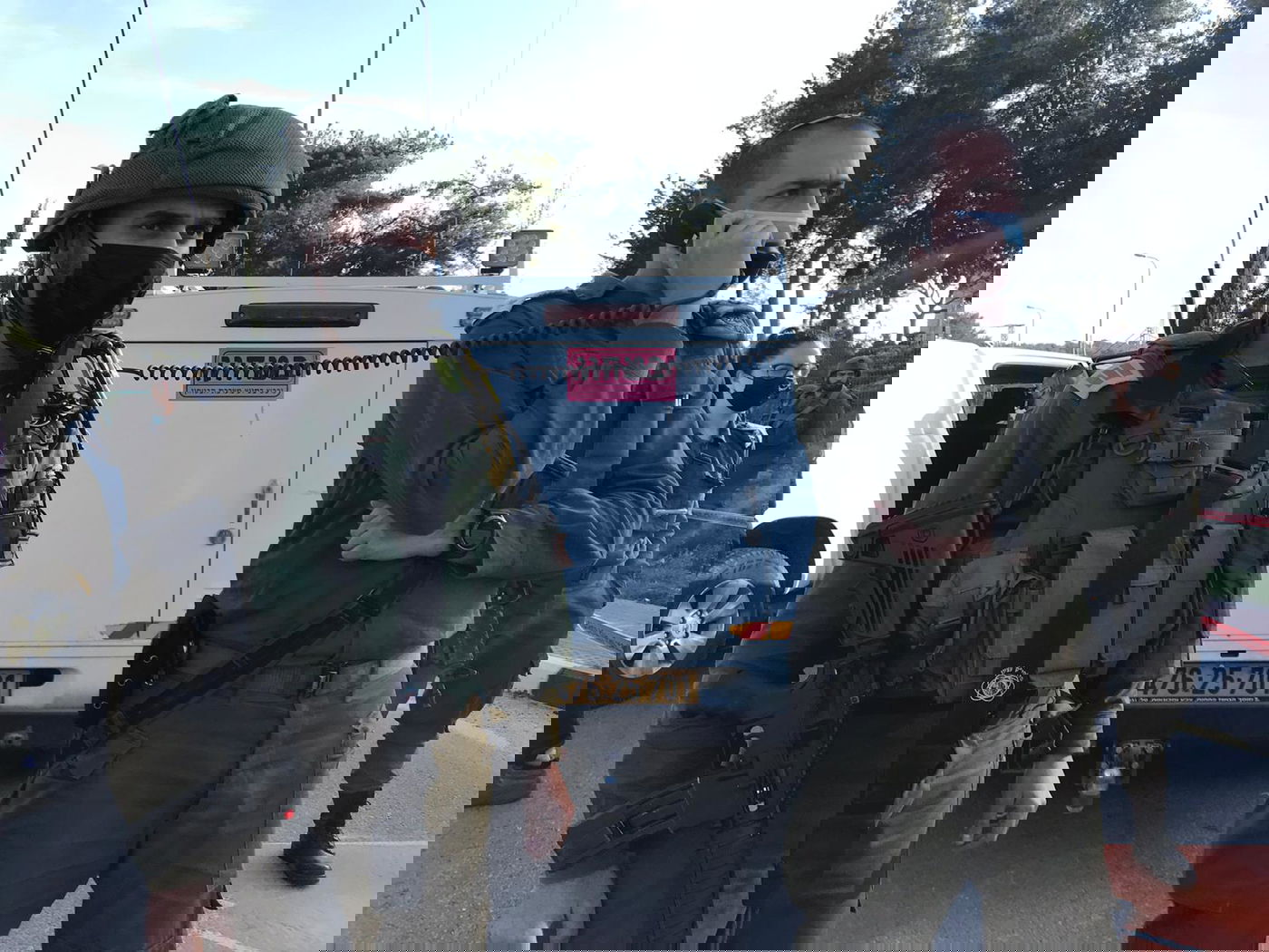 ניסיון פיגוע: מחבל ניסה לתקוף אזרח עם סכין קצבים ונורה