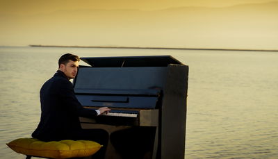 משה קליין בסינגל קליפ חדש: "שיר פשוט"