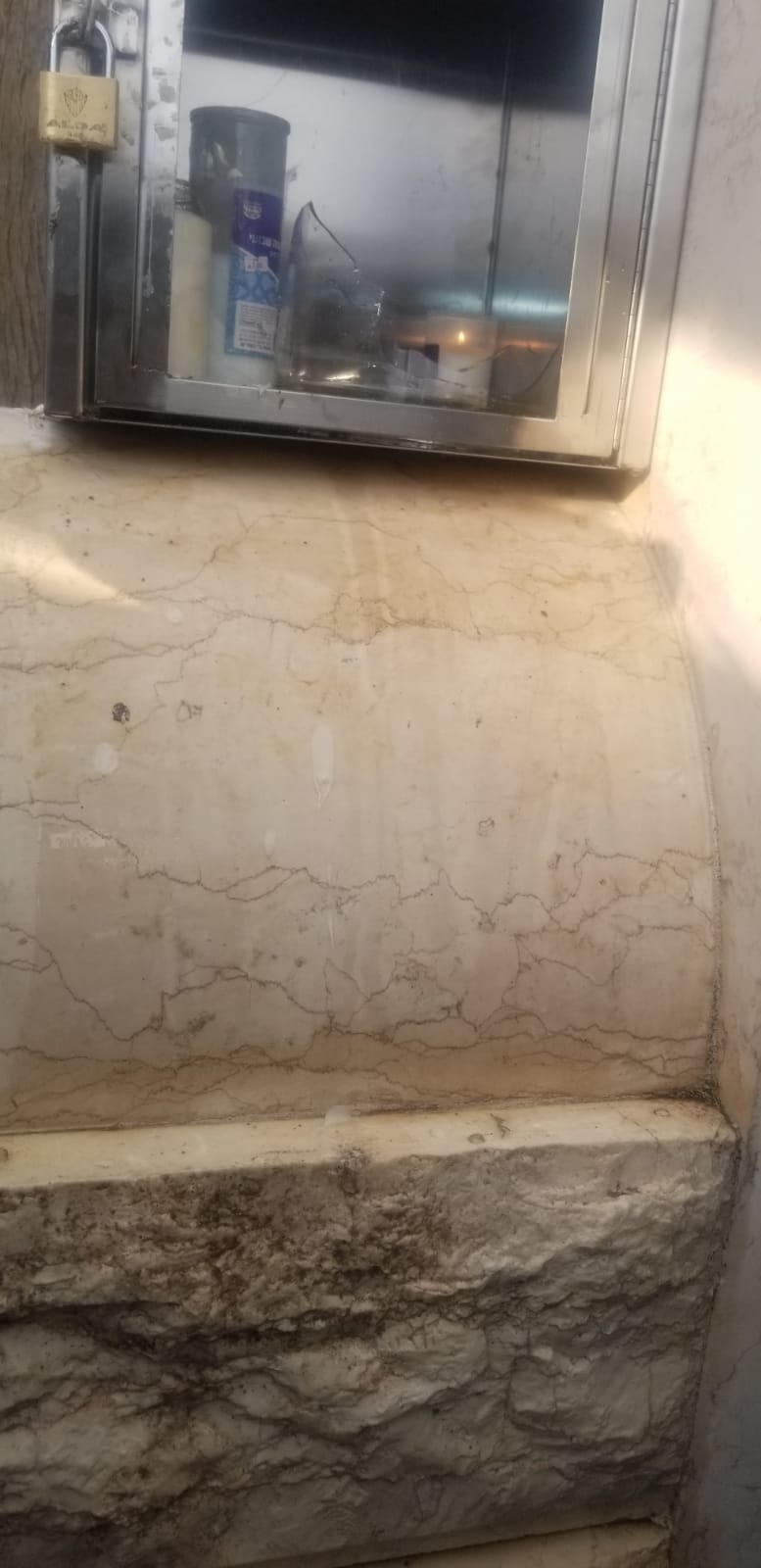 זעזוע בסאדיגורה: ניפצו את 'נר התמיד' בציון