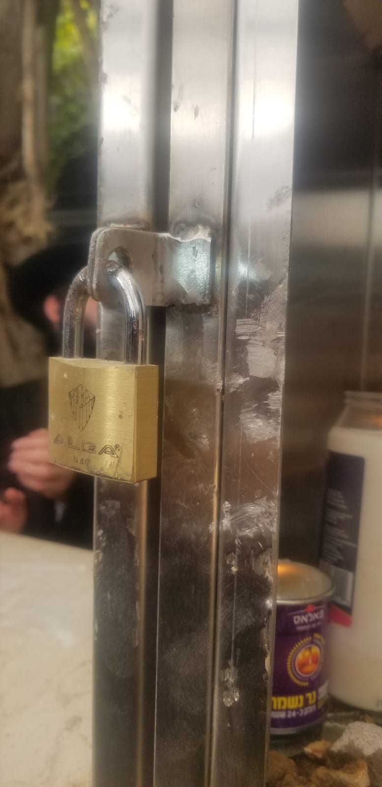 זעזוע בסאדיגורה: ניפצו את 'נר התמיד' בציון