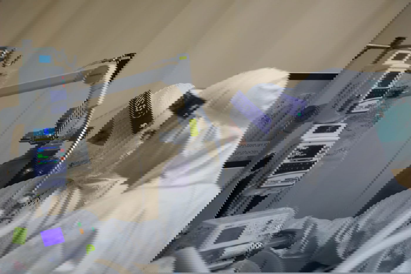 הצצה למחלקת הקורונה העמוסה בחולים