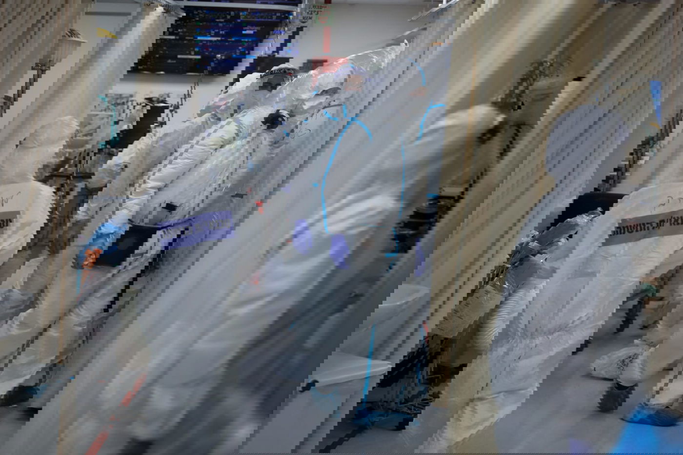 הצצה למחלקת הקורונה העמוסה בחולים