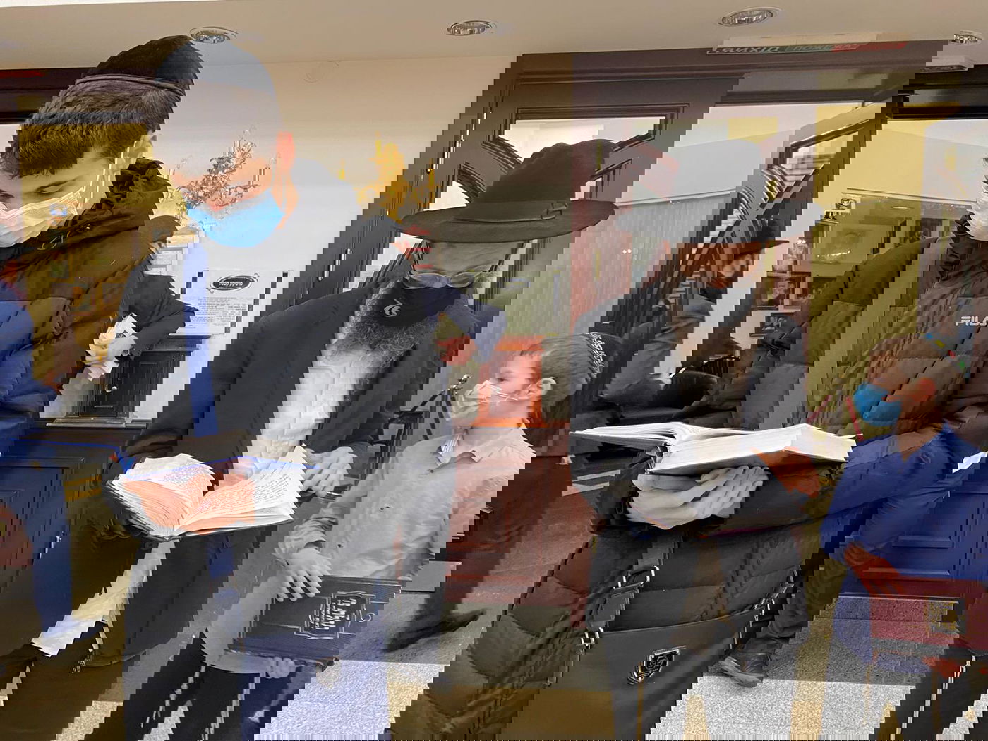 עם מדחום בכניסה: מאות בהילולת בעל התניא