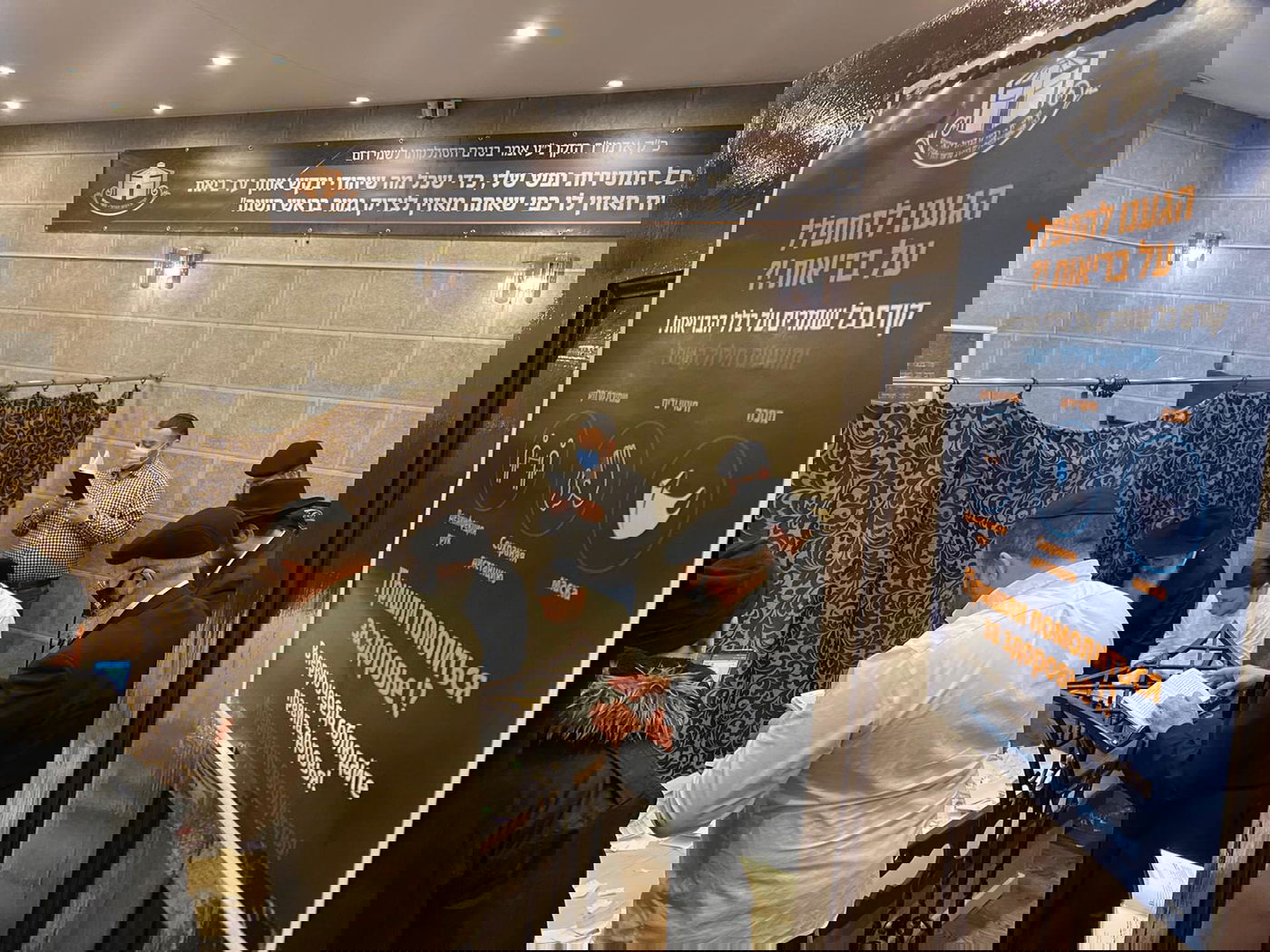 עם מדחום בכניסה: מאות בהילולת בעל התניא