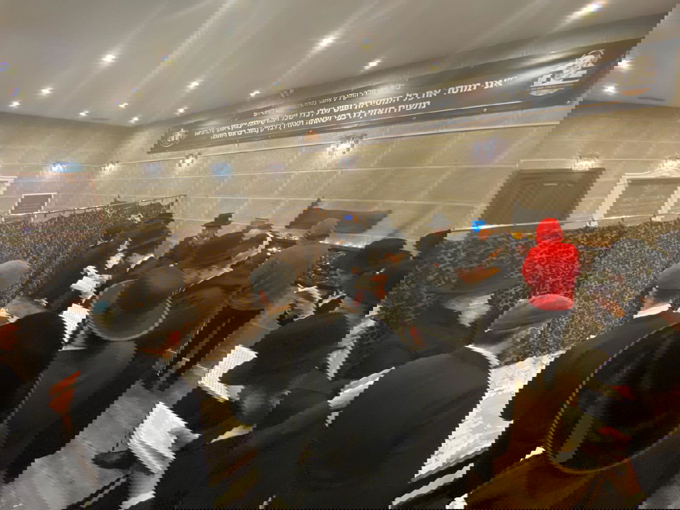 עם מדחום בכניסה: מאות בהילולת בעל התניא