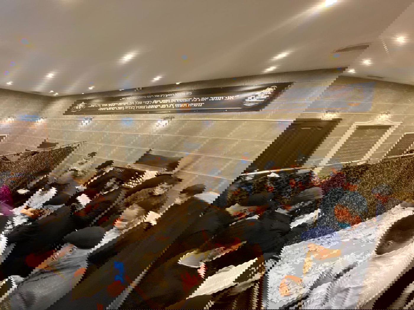 עם מדחום בכניסה: מאות בהילולת בעל התניא