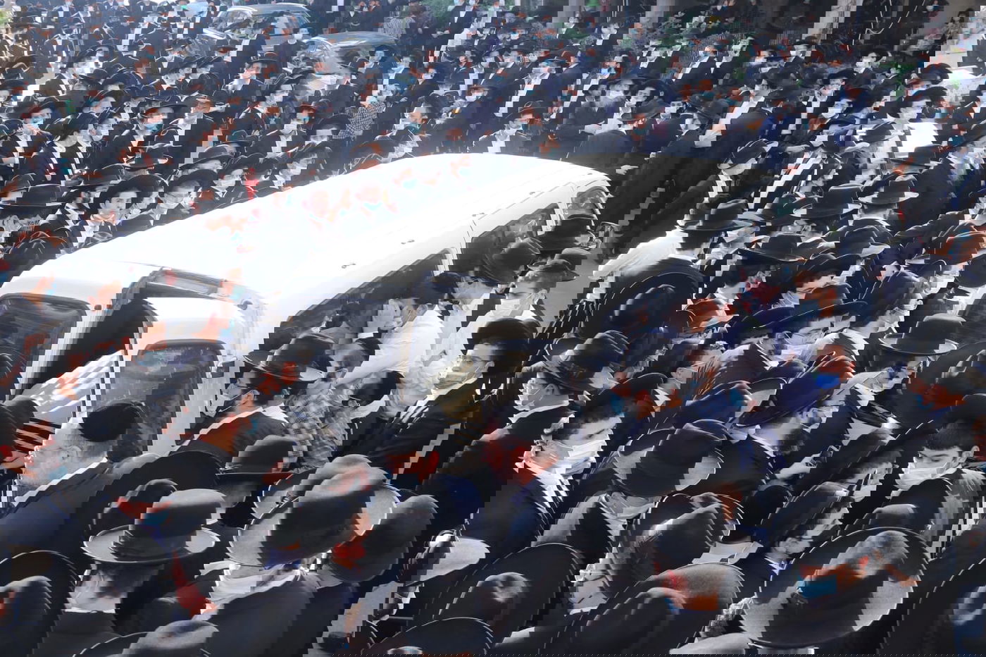 "איי משולם, משולם": הלווית ראש הישיבה שנפטר מהנגיף