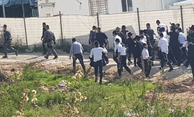 ילדי 'הפלג' הבריחו שוטרים, שחזרו ועצרו חמישה