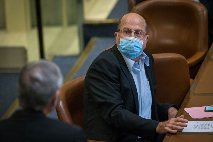 רק נכנס וכבר עף: יעלון העיף את אבו רייא