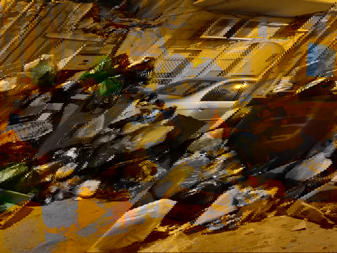 הזבל שנערם בשכונה