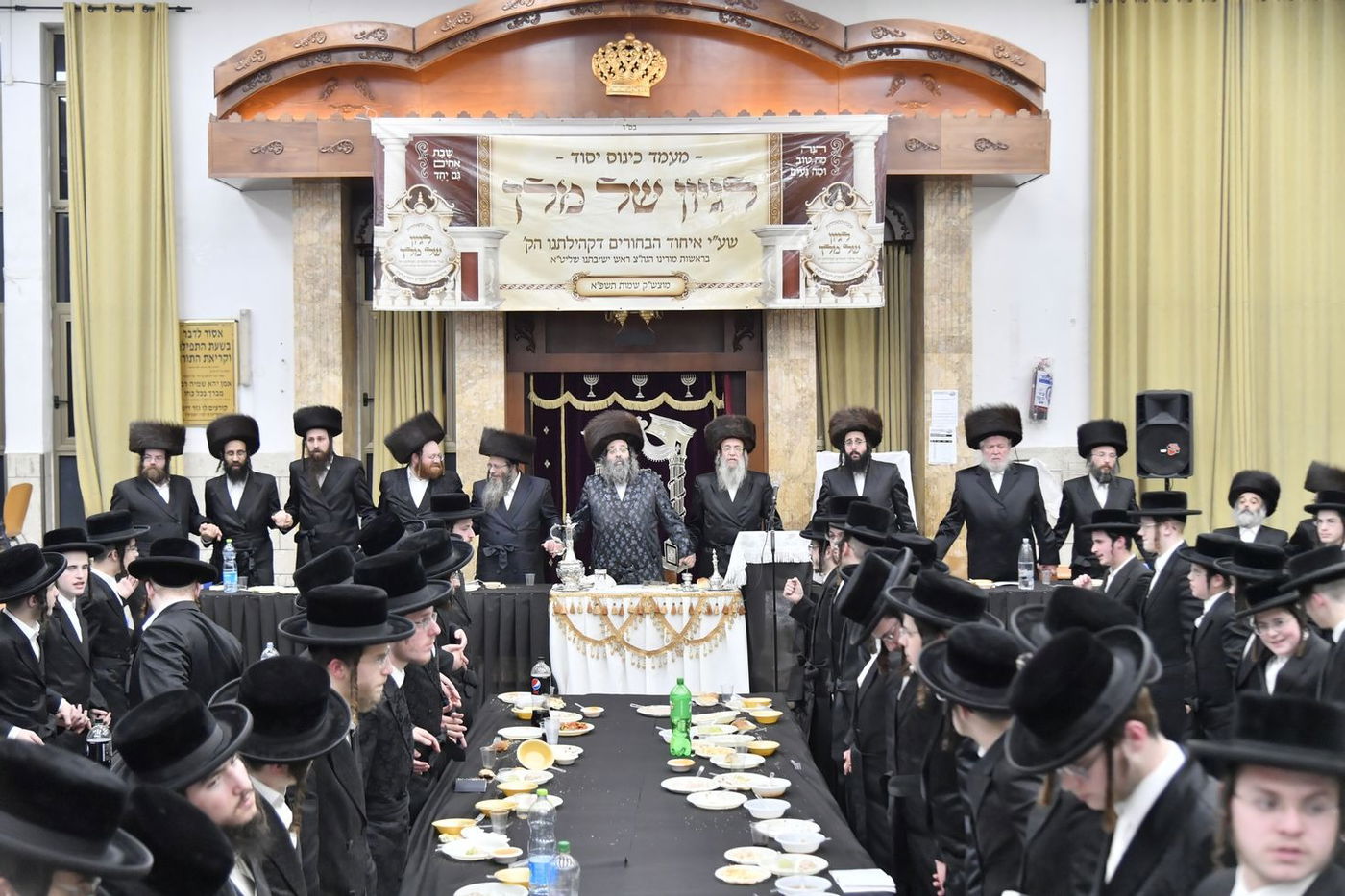 בחורי סאטמר התאחדו לשבת בראשות הגרח"צ מייזליש