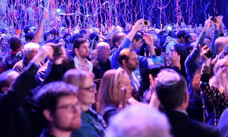 המון אדם בתל אביב. אילוסטרציה, למצולמים אין כל קשר לתוכן הידיעה