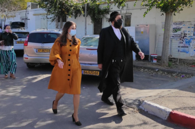 סיור השרה עומר ינקלביץ בעיר אלעד