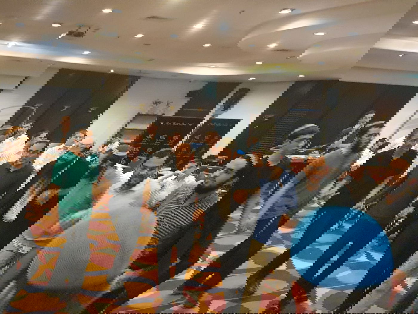 עד השעות הקטנות: צפו בריקודים במלונית הקורונה