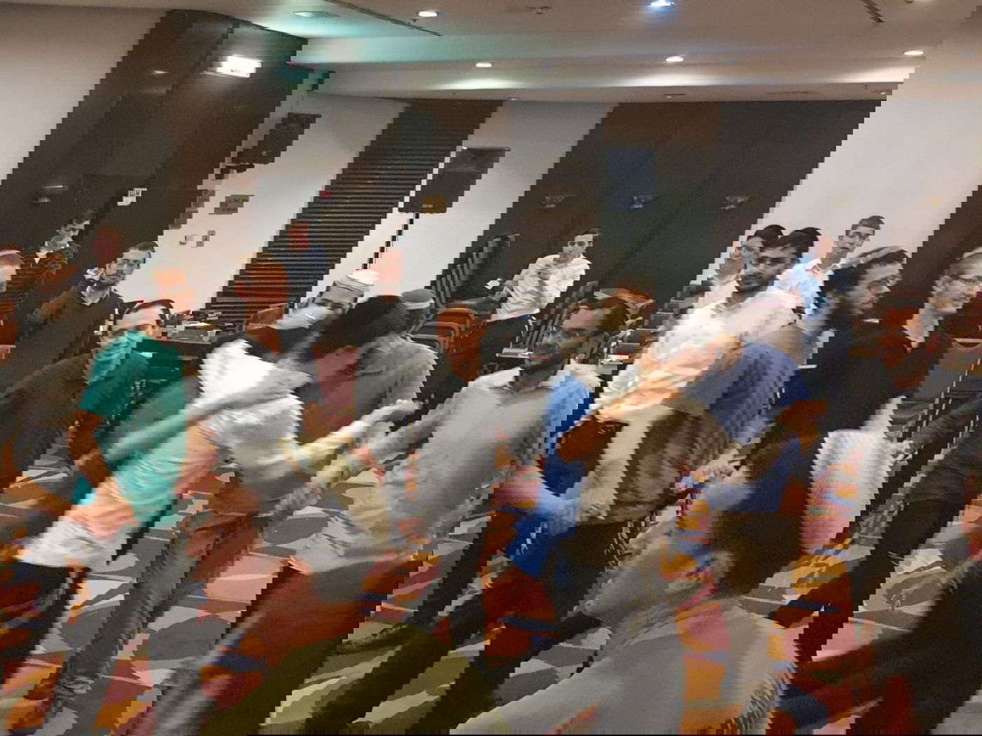 עד השעות הקטנות: צפו בריקודים במלונית הקורונה