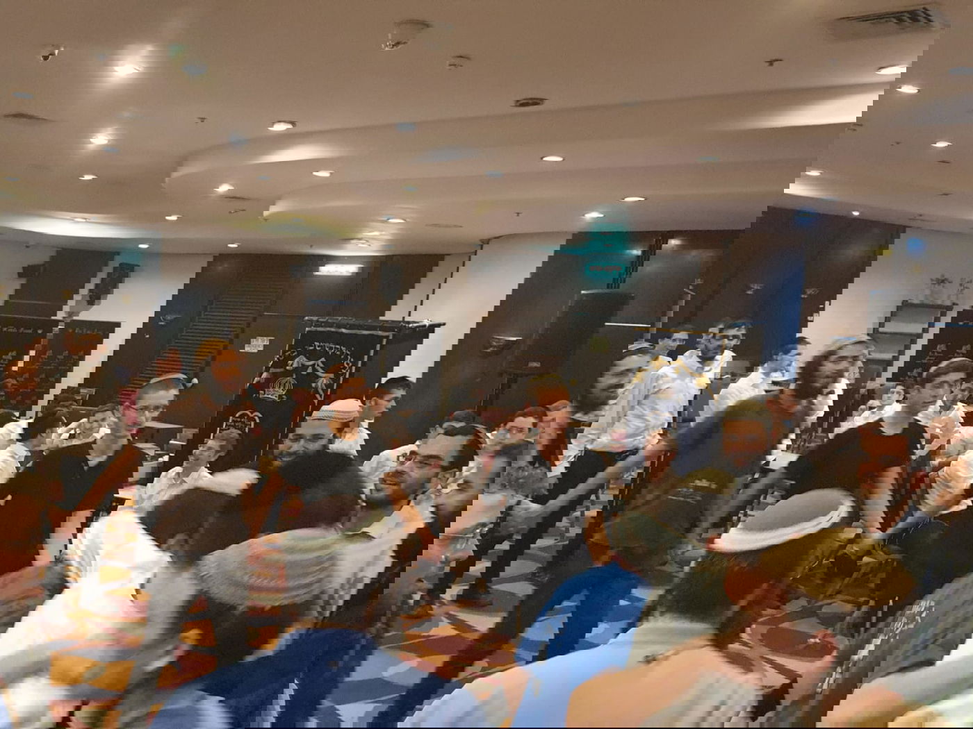 עד השעות הקטנות: צפו בריקודים במלונית הקורונה