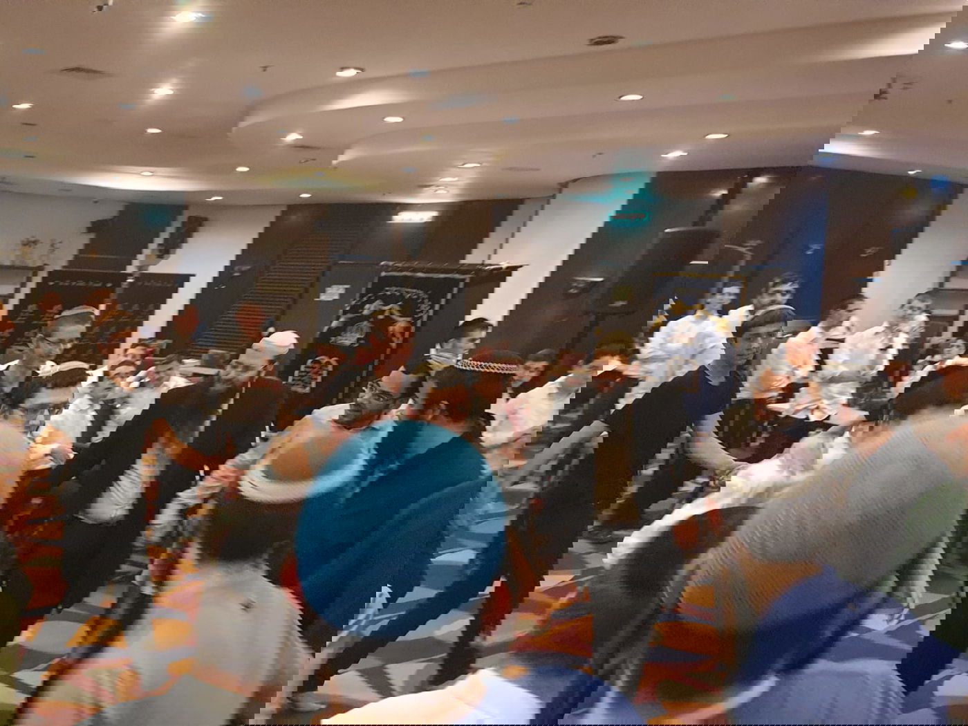 עד השעות הקטנות: צפו בריקודים במלונית הקורונה