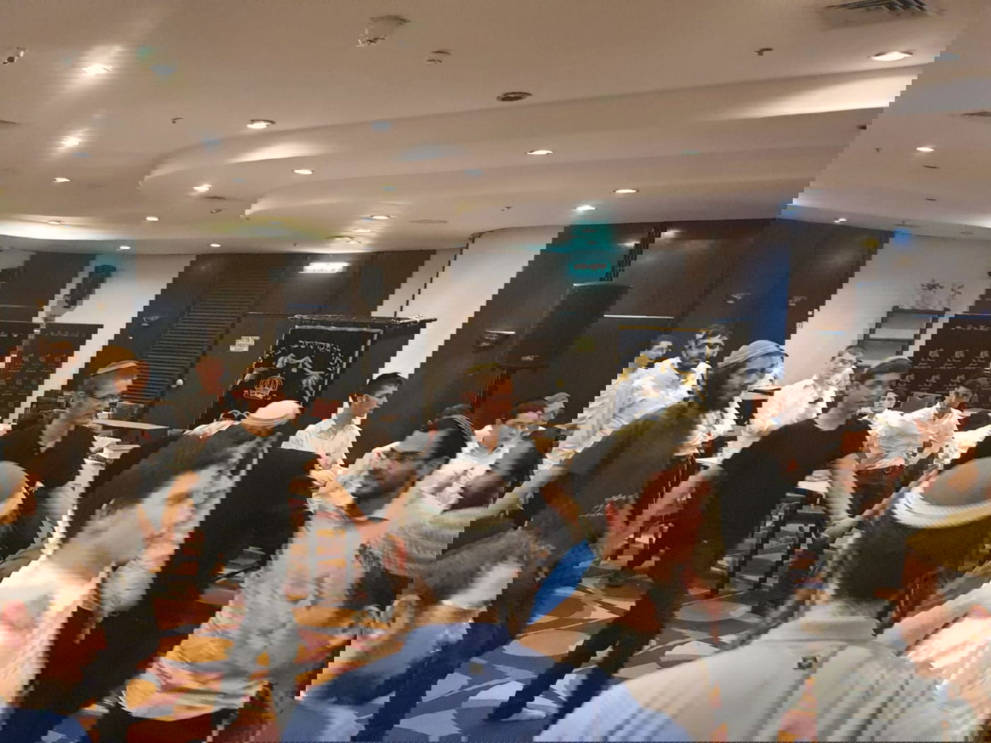 עד השעות הקטנות: צפו בריקודים במלונית הקורונה