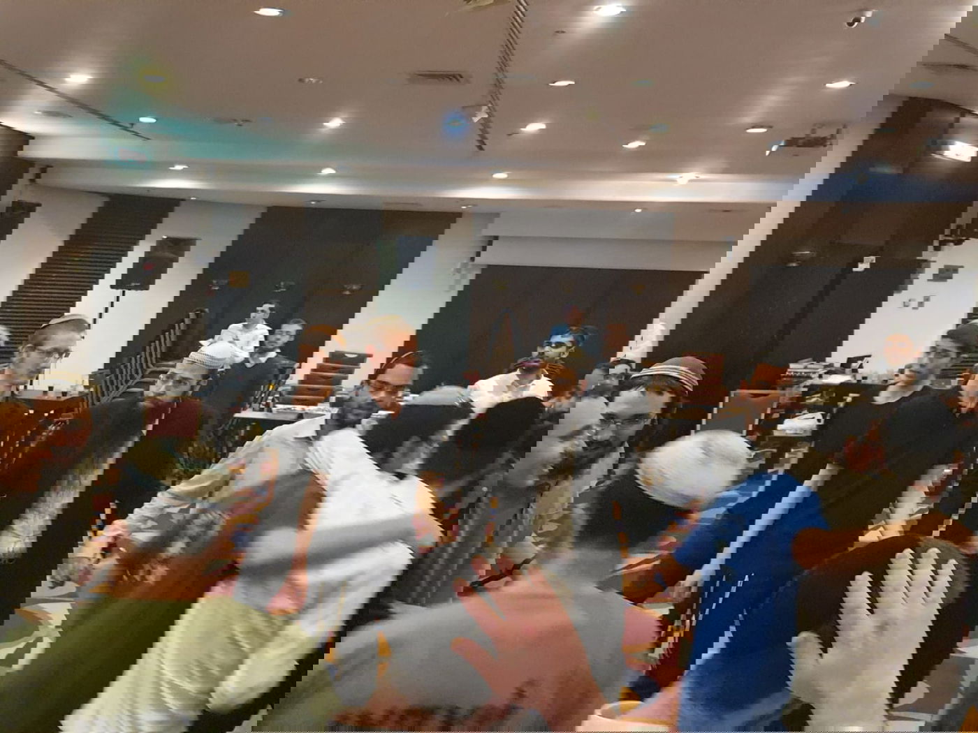 עד השעות הקטנות: צפו בריקודים במלונית הקורונה