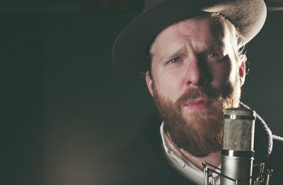 אלכס קלייר מתארח בסינגל חדש: "החזק מעמד"