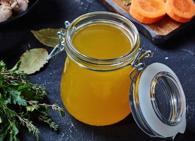 ציר עוף - בסיס למרקים ותבשילי קדרה