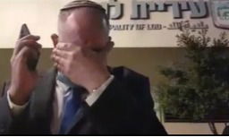 רביבו בשיחת הטלפון