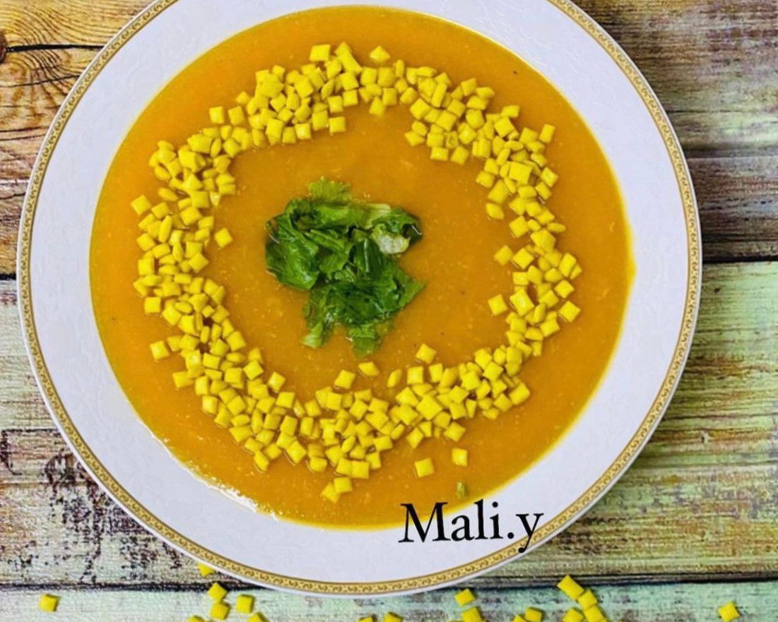 מרק כתום קטיפתי מחמם ומנחם