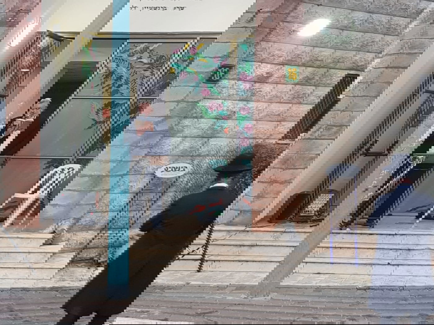 בפתח תקווה ערכו מחאה על ביזוי בתיהכנ"ס