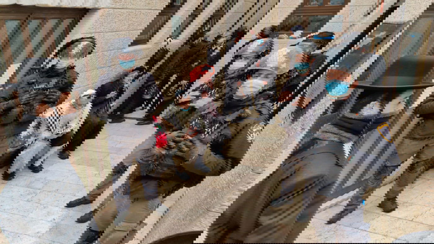 תיעוד: כוחות משטרה פשטו על שוק מאה שערים