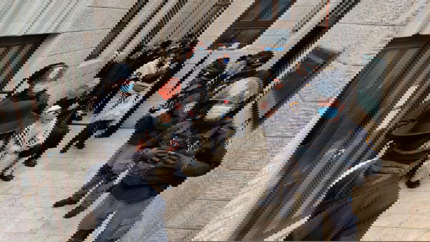 תיעוד: כוחות משטרה פשטו על שוק מאה שערים