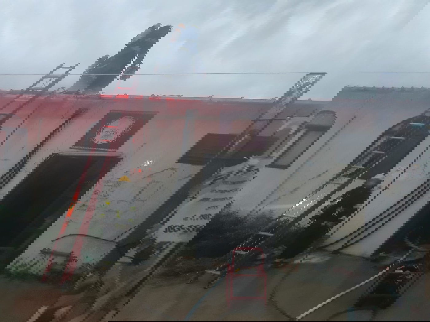 מודיעין עילית: בית כנסת עלה באש; תיעוד