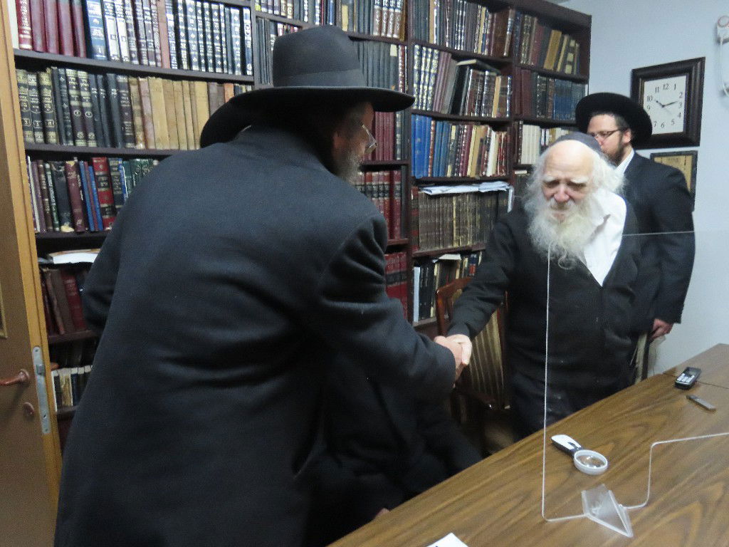 העריק ששוחרר התקבל בבית מנהיגי 'הפלג'