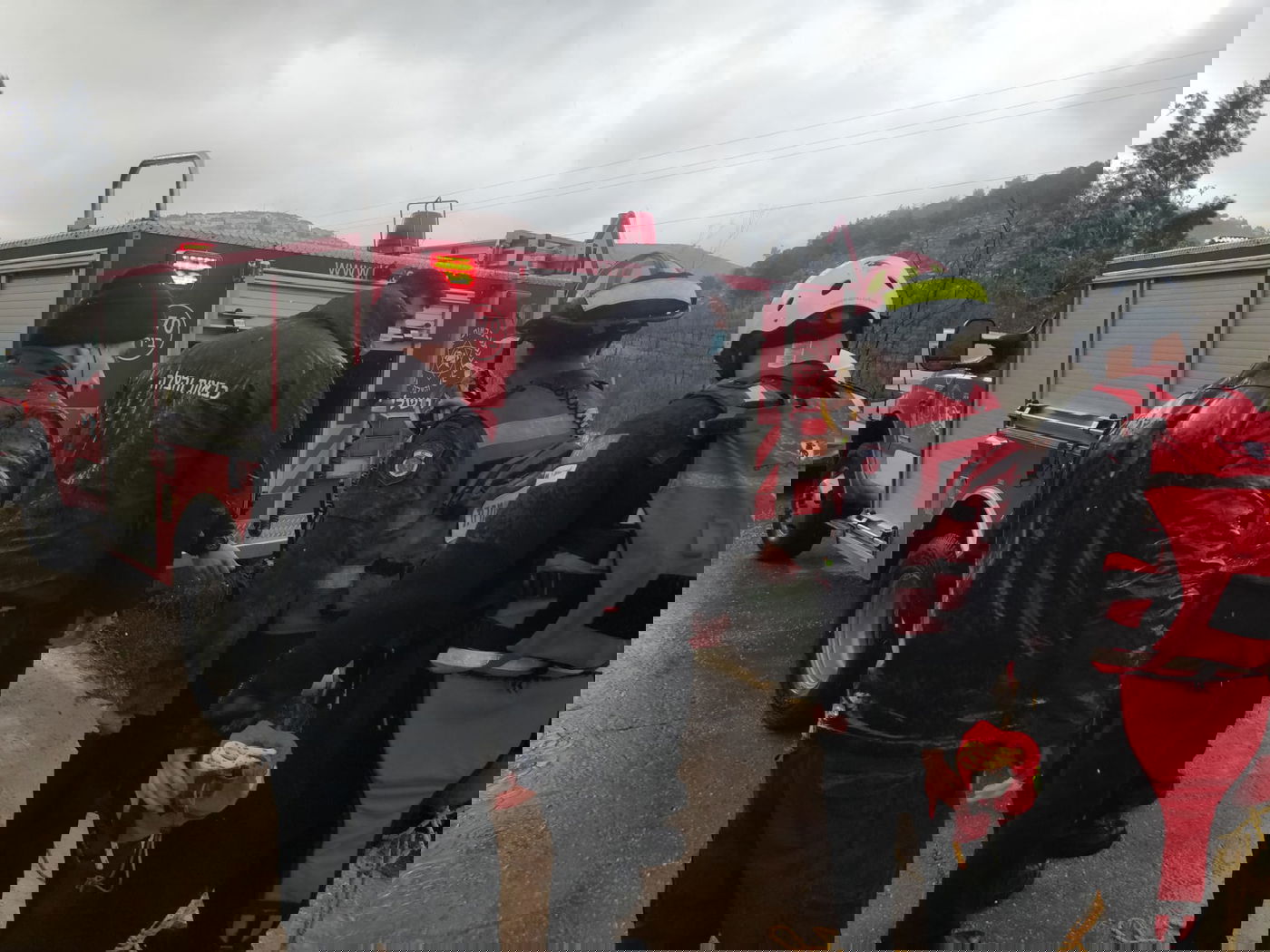 כך אב ובנו חולצו מלב השיטפונות • תיעוד