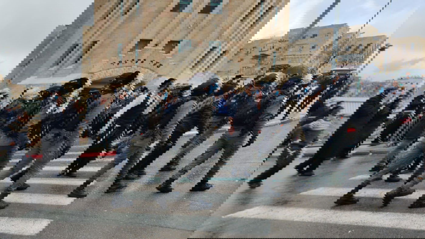 סוער בירושלים: כוחות משטרה פינו בכוח תלמוד תורה; צפו