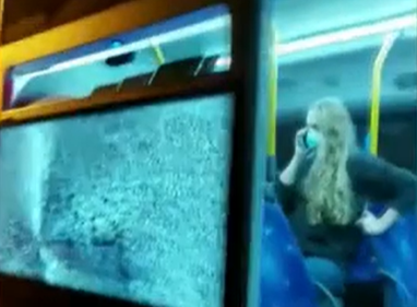 וונדליזם: צעירים חרדים מנפצים חלונות אוטובוסים