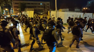 סרט מלחמה: מאות שוטרים, עשרות רימונים ואלימות הזויה