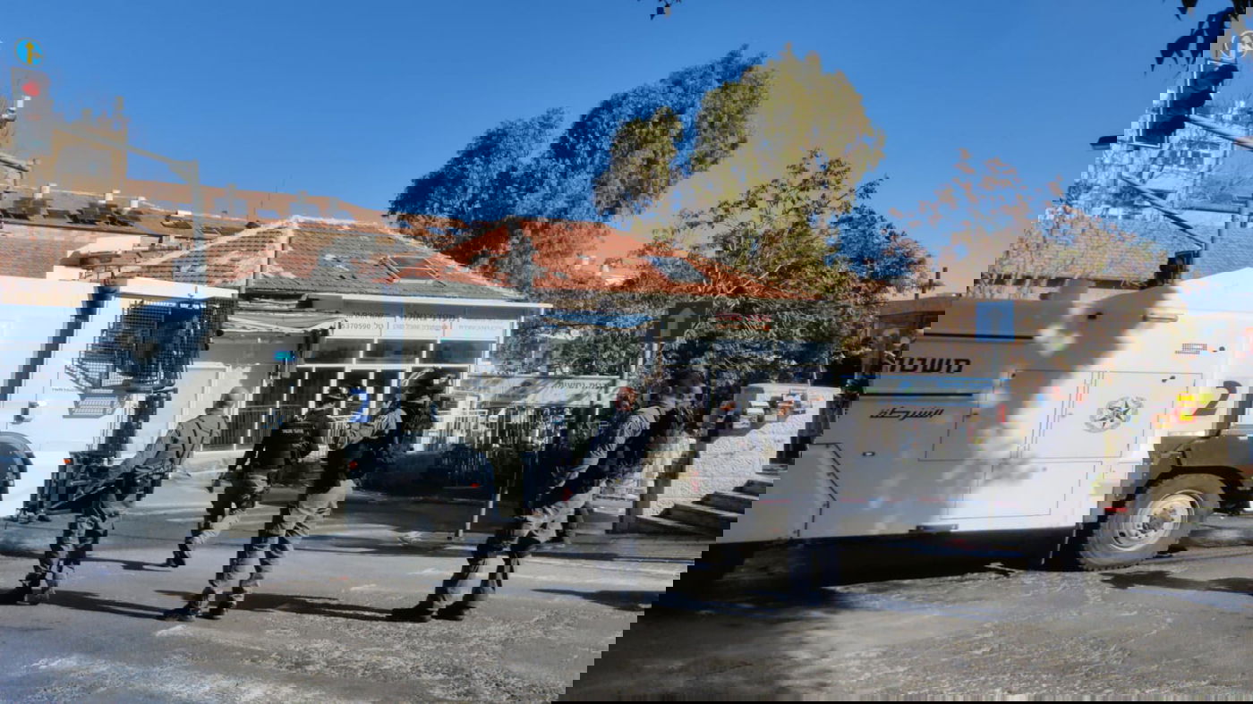 המשטרה התיזה 'בואש' בכיכר השבת, כארבע שעות ברצף • צפו